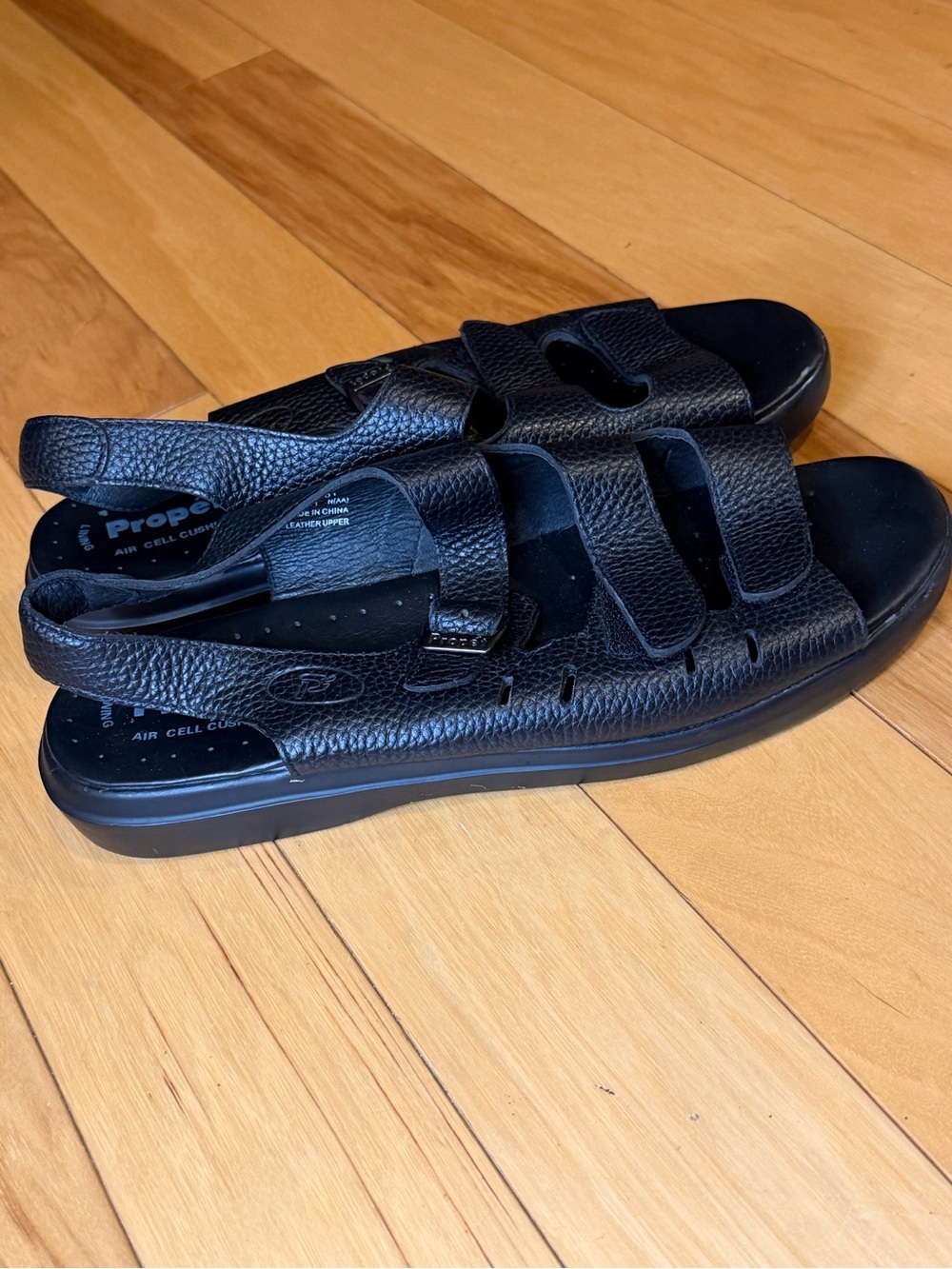 Propet Men’s Black Leather Triple Strap Comfort Walking Sandals 
Size 11